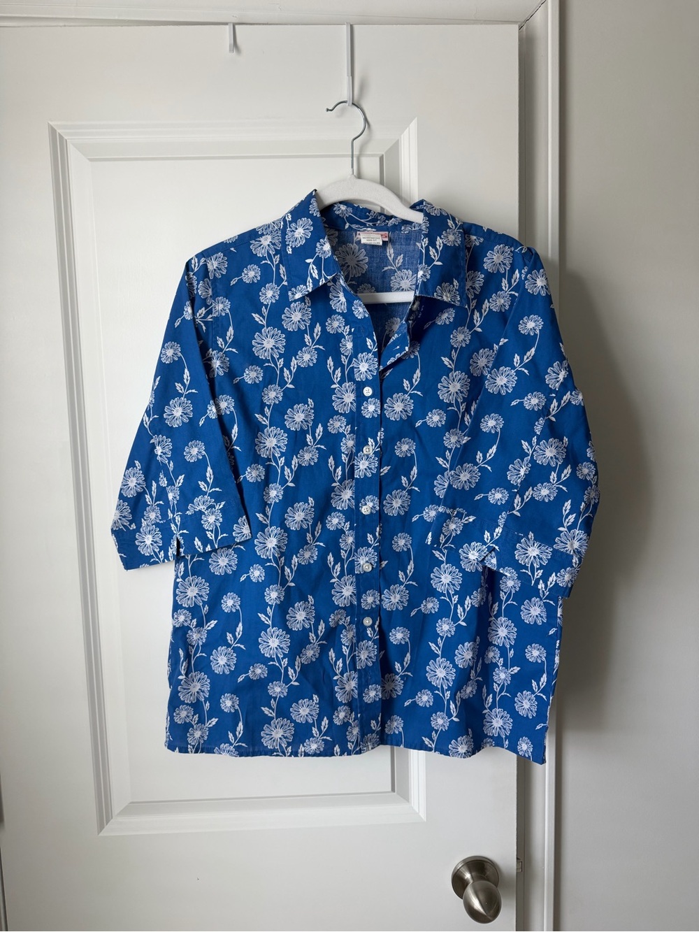 American Sweetheart Button-Up Collared Floral 3/4 Sleeve Blue White M Women